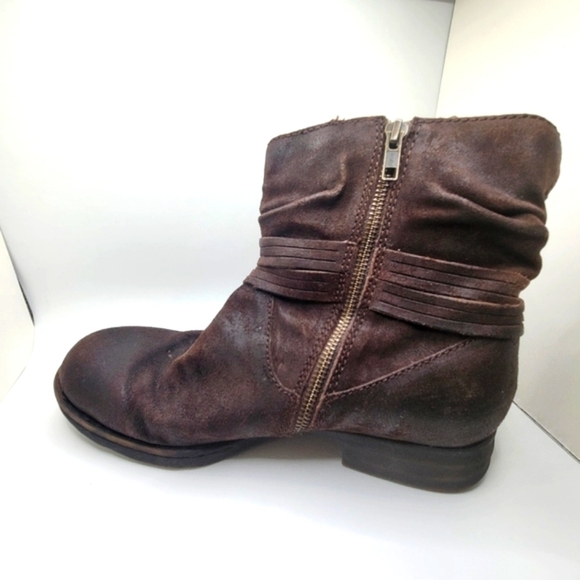 BORN Size 9.5M Brown Upper Leather Fringe Zipper Ankle Boot Boho Chucky Heel - Picture 2 of 9